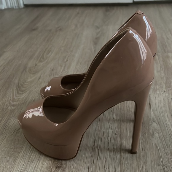 Steve Madden platform heels color tan peep toe - Picture 2 of 4